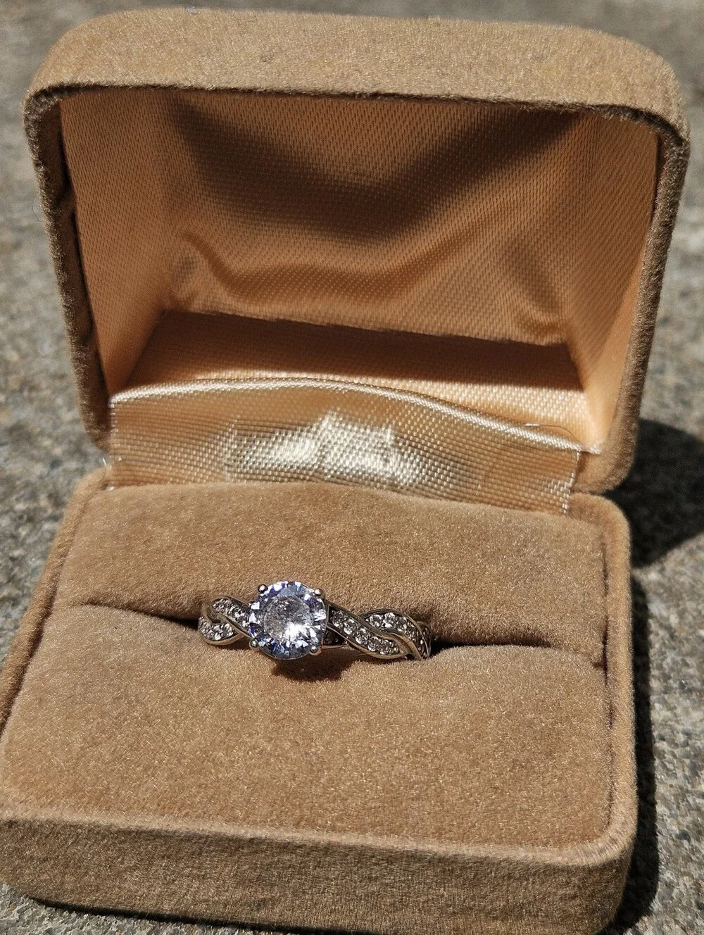 Sterling Silver Solitaire Cubic Zirconia Twist Ring✨️ Size 8